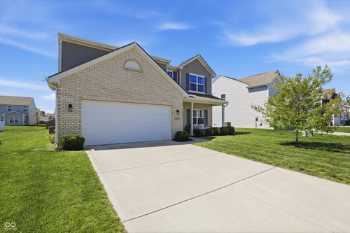 2023 Glenmoor Dr, Columbus, IN, 47201-8043 | Card Image