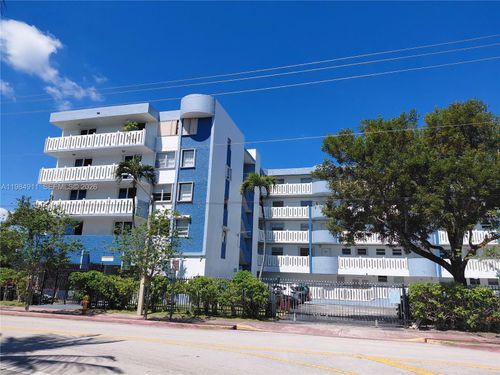 apt-405-7900 Tatum Waterway Dr, Miami Beach, FL, 33141-1936 | Card Image
