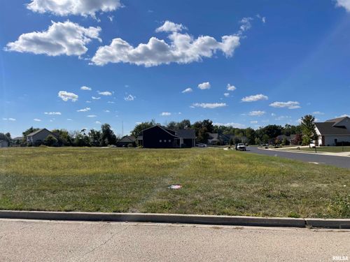 101 Apache Way, Groveland, IL, 61535-9403 | Card Image