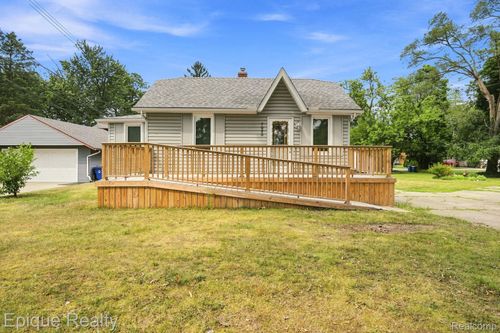 7050 Williams Lake Road, Waterford Charter Township, MI, 48329 | Card Image
