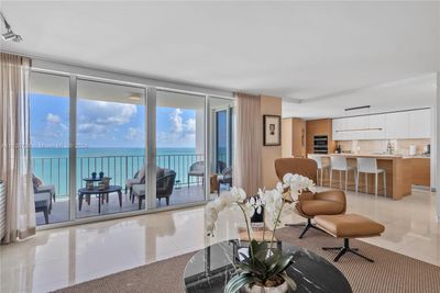 16D - 881 Ocean Dr, Condo with 2 bedrooms, 2 bathrooms and null parking in Key Biscayne FL | Image 3