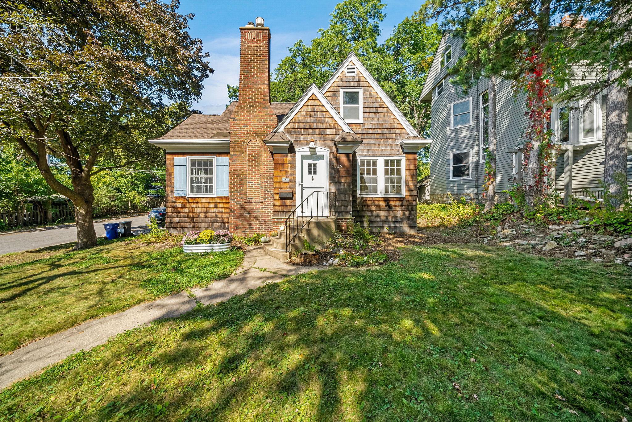 Commonwealth Ave, Saint Paul, MN 55108