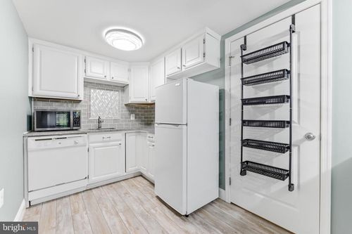 lowr-level-7140 Stone Throw Way, ELKRIDGE, MD, 21075-7902 | Card Image