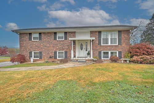 218 Beaver Rd, Bluff City, TN, 37618-1224 | Card Image