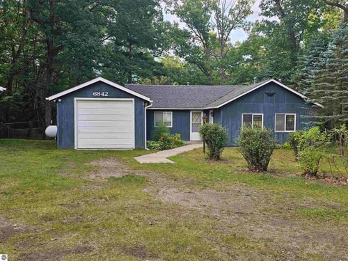 6842 M 65, Hale, MI, 48739-9556 | Card Image