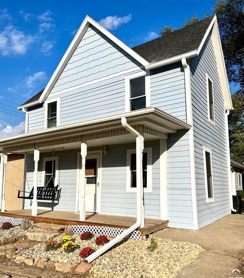 611 Delaware St, Oskaloosa, KS, 66066-5431 | Card Image