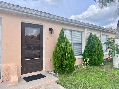 19 W Country Cove Way, Kissimmee, FL, 34743-4527 | Card Image