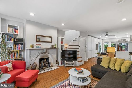 2424 Waverly St, PHILADELPHIA, PA, 19146-1048 | Card Image