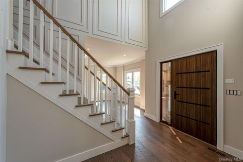 9 E Madison St, East Islip, NY, 11730-1605 | Card Image