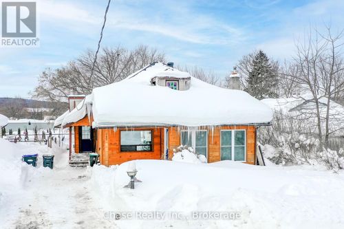 68 Fox St, Penetanguishene, ON, L9M1C6 | Card Image