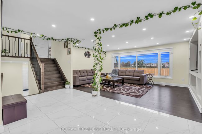 118 Charters Rd, House other with 5 bedrooms, 4 bathrooms and 2 parking in Brampton ON | Image 4