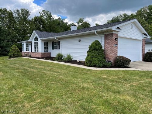 18511 Woodhaven Dr, Strongsville, OH, 44149-6898 | Card Image