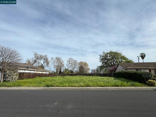 755 755 Kingman Dr, Vacaville, CA, 95687 | Card Image