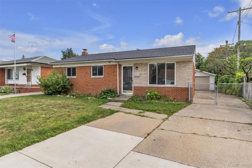 18260 Spring Ct N, Fraser, MI, 48026-2428 | Card Image