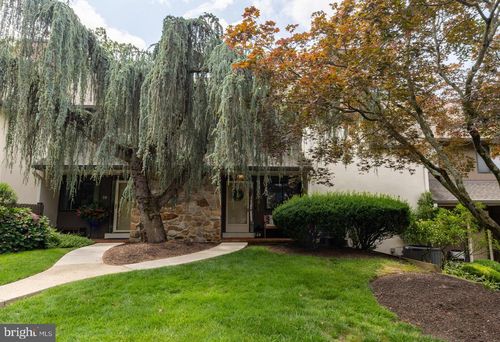 77 Oak Knoll Dr, BERWYN, PA, 19312-1284 | Card Image