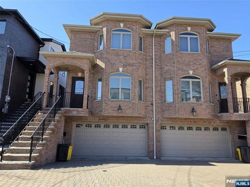 443 1st St, Palisades Park, NJ, 07650-1633 | Card Image