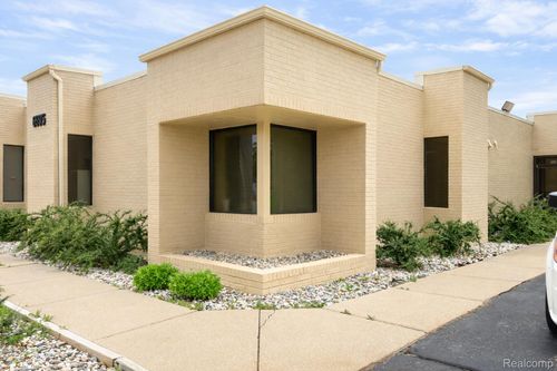 ste-200-6695 Highland Rd, Waterford, MI, 48327-1968 | Card Image