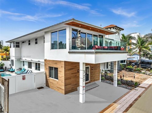320 Missouri St, Hollywood, FL, 33019-3635 | Card Image