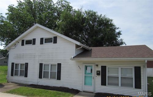 427 Sycamore St, Carrollton, IL, 62016-1530 | Card Image