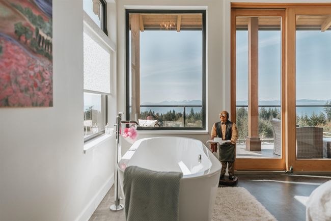 2247 Pixton Rd, House other with 3 bedrooms, 3 bathrooms and 6 parking in Roberts Creek BC | Image 20