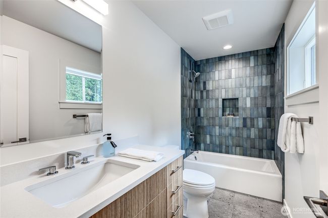 6050 Chorus Frog St Ne, House other with 4 bedrooms, 5 bathrooms and 2 parking in Bainbridge Island WA | Image 35