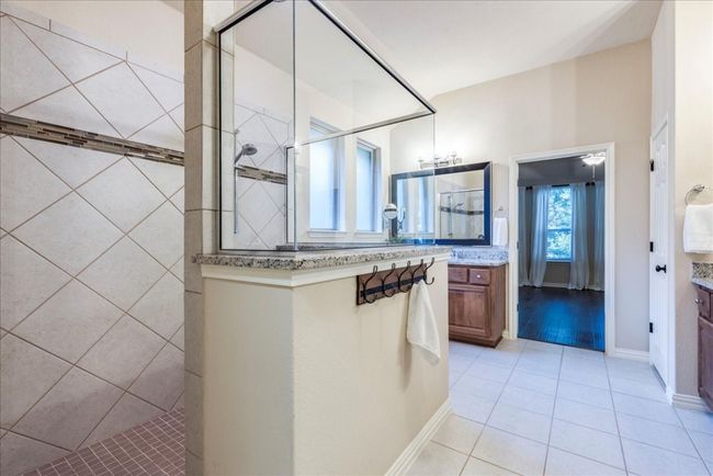 Primary Bathroom | Image 28