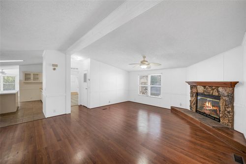 3614 College St, Damon, TX, 77430 | Card Image