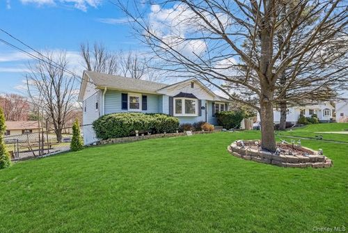 10 Renfrewshire Dr, Middletown, NY, 10941-1405 | Card Image