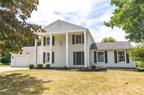 640 Crestdale St Nw, Canton, OH, 44709-1318 | Card Image