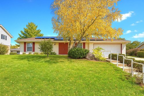 12520 W Crawford Drive, New Berlin, WI, 53151 | Card Image