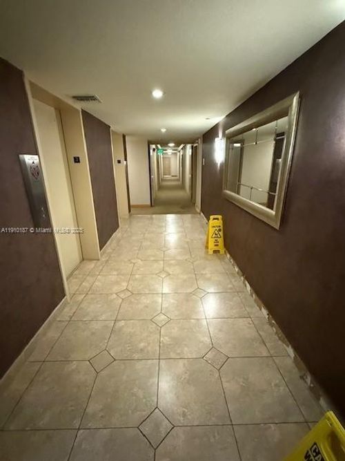 apt-304-3625 N Country Club Dr, Aventura, FL, 33180-1711 | Card Image