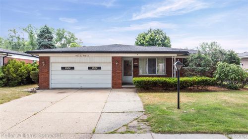 2426 Antonia Ln, Warren, MI, 48091-3907 | Card Image