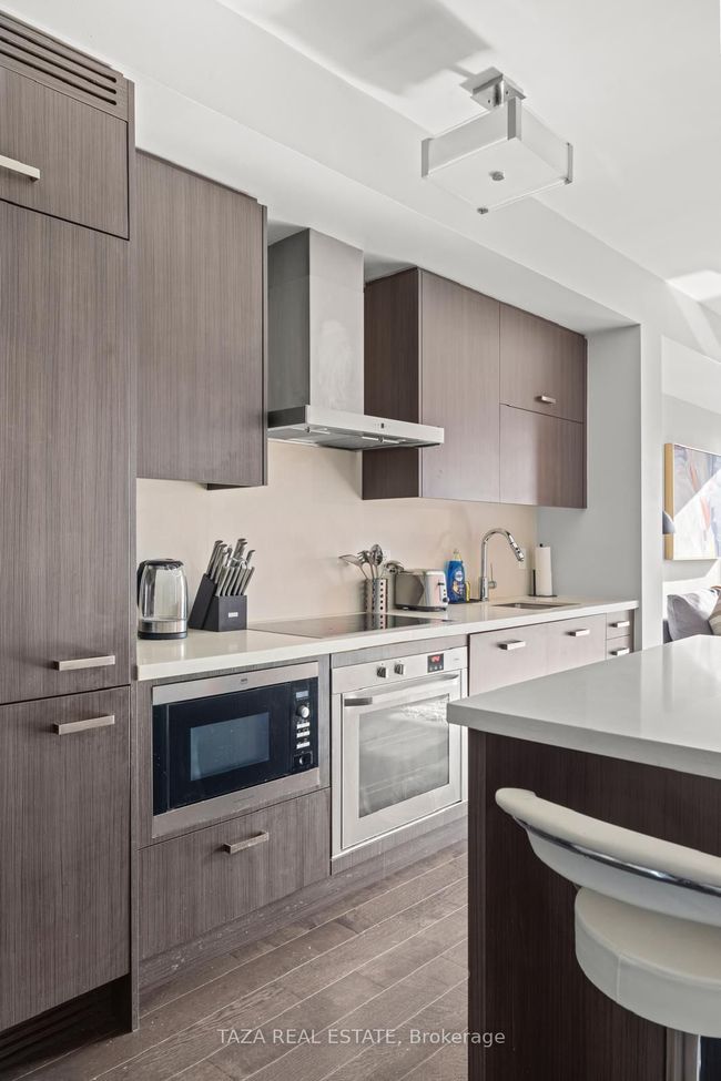 1231 - 560 Front St W, Condo with 3 bedrooms, 2 bathrooms and 1 parking in Toronto ON | Image 4