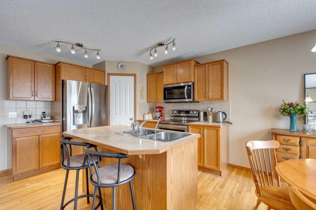 332 Cranfield Gardens Se, Home with 4 bedrooms, 3 bathrooms and 4 parking in Calgary AB | Image 8