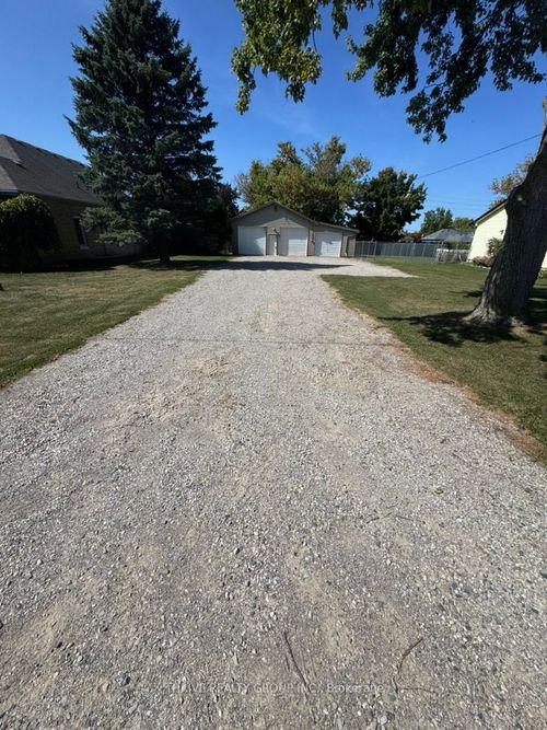 27747 Clyde St, Kerwood, ON, N0M2B0 | Card Image