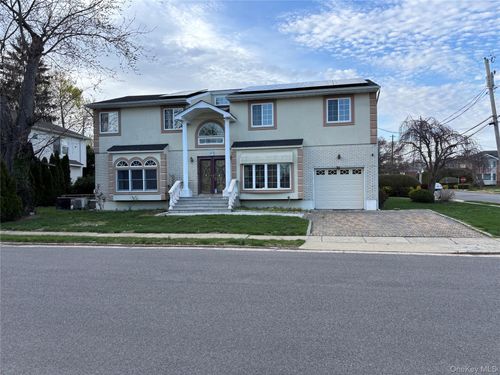 31 Woodward Street, North Hempstead, NY, 11577 | Card Image