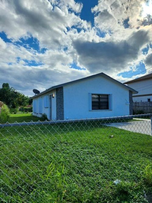 1565 W 36th St, Riviera Beach, FL, 33404-2009 | Card Image