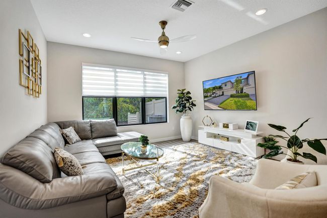 4412 Serpens Ln, Condo with 3 bedrooms, 3 bathrooms and null parking in Lake Worth FL | Image 11