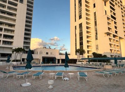 1714 - 20225 Ne 34th Ct, Condo with 2 bedrooms, 2 bathrooms and null parking in Aventura FL | Image 2