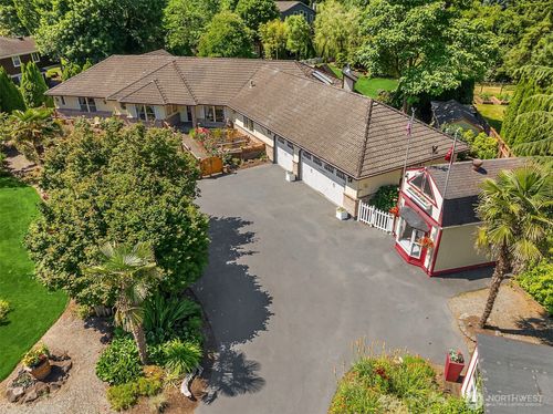 20625 Se 135th St, Issaquah, WA, 98027-8492 | Card Image