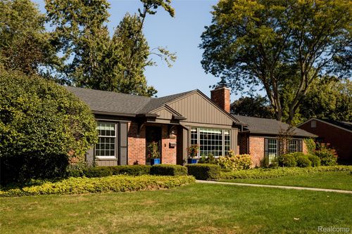 16946 Reedmere Ave, Beverly Hills, MI, 48025-5555 | Card Image