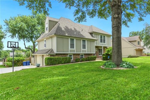 10119 Earnshaw St, Lenexa, KS, 66215-1988 | Card Image