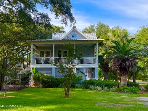 607 Oliver St, Pascagoula, MS, 39567-1452 | Card Image