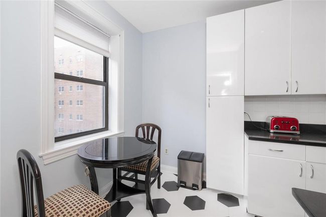 APT-4J - 68 E Hartsdale Ave, Home with 1 bedrooms, 1 bathrooms and null parking in Hartsdale NY | Image 15