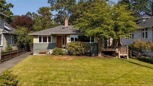645 Transit Rd, Oak Bay, BC, V8S4Z4 | Card Image