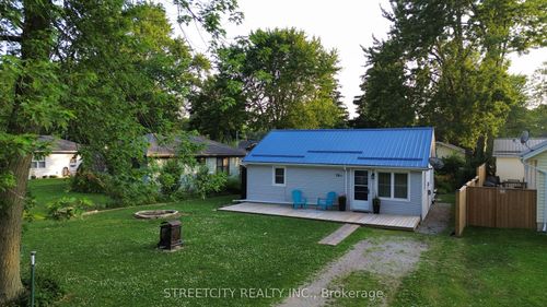 7811 Ken St, Town Of Plympton Wyoming, ON, N0N1J6 | Card Image