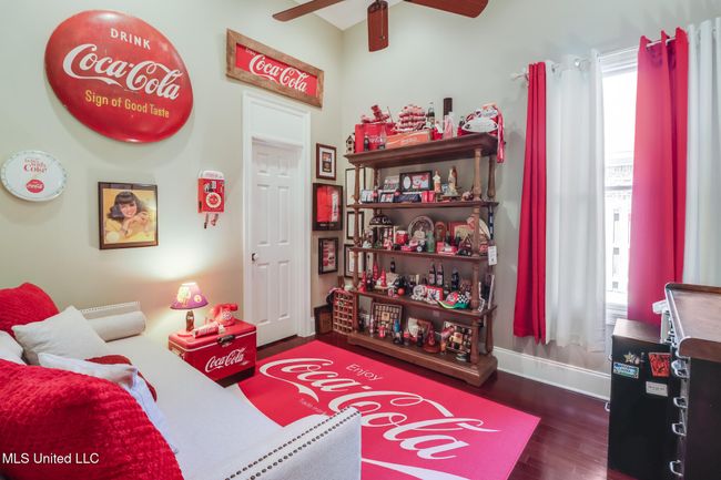 Guest Bedroom 1 | Image 18