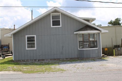 105 W 209th St, Galliano, LA, 70354-3933 | Card Image