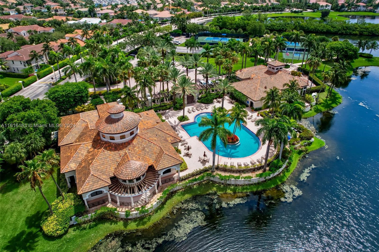 Spinnaker Dr, Hollywood, FL 33019