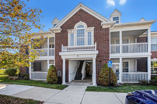 813 E Summerfield Glen Cir, Ann Arbor, MI, 48103-9161 | Card Image